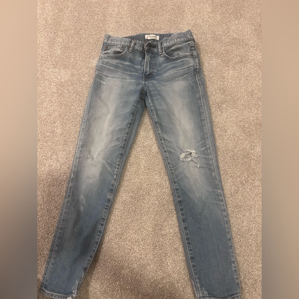 Light Wash Women's Distressed Moussy jeans
